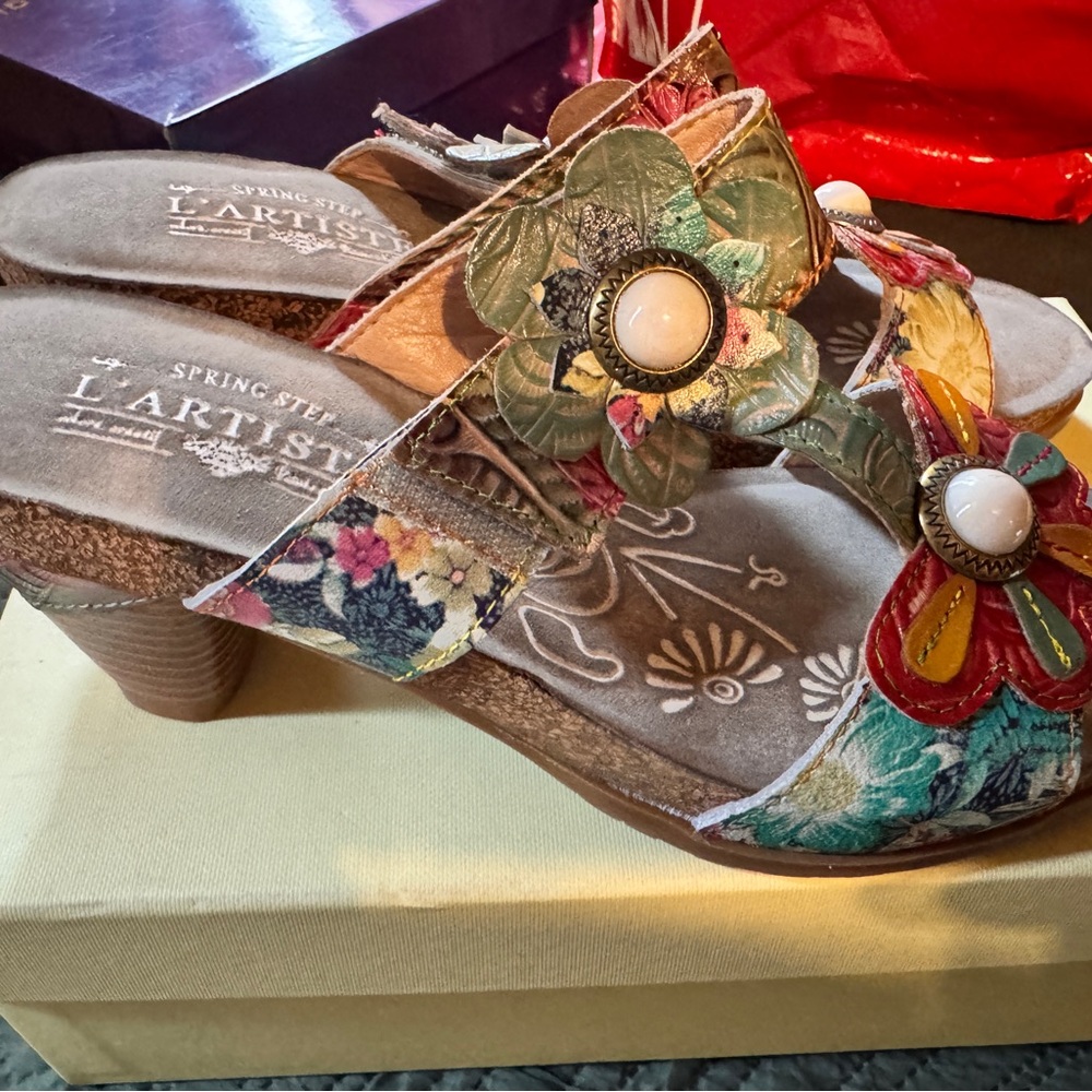 L'Artiste Women's Colorful Floral Mules